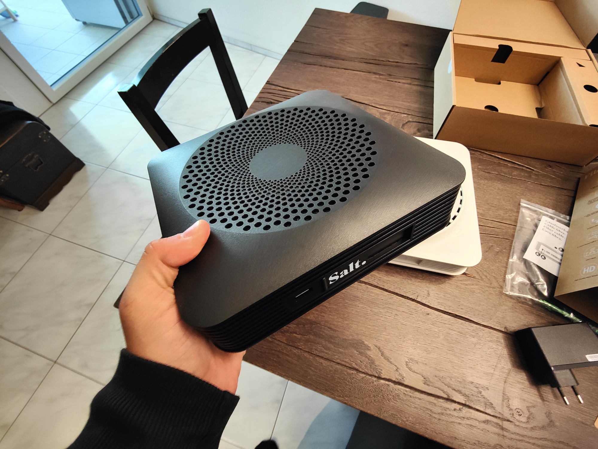 Internet en Suisse: Salt lance son nouveau routeur Fibre box X6